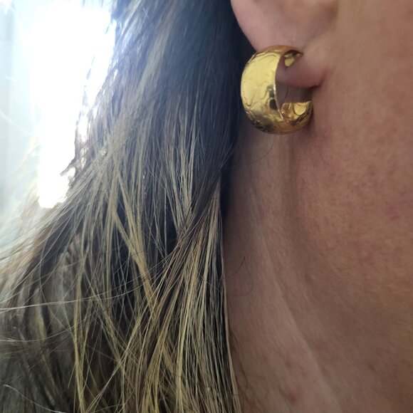 Elegant Gold Hoop Earrings - Picture 12 of 14